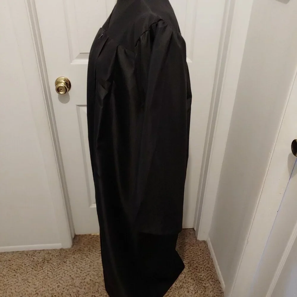 Black Graduation/Commencement. Robe - Picture 3 of 4